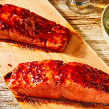 0011160_cedar_planked_salmon_with_sweet_bbq_sauce_web_080.jpg