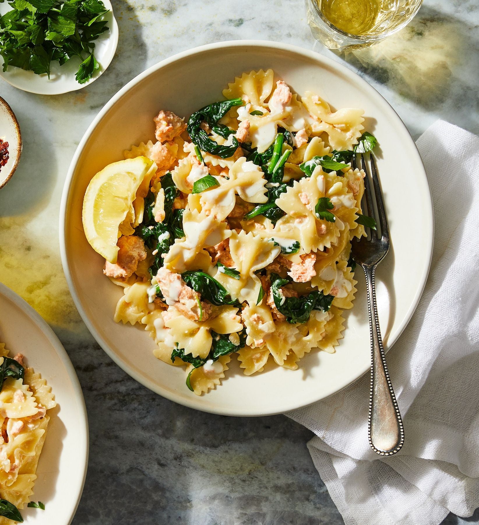 0011141_creamy_salmon_pasta__th_spinach_and_herbs_web_075.jpg
