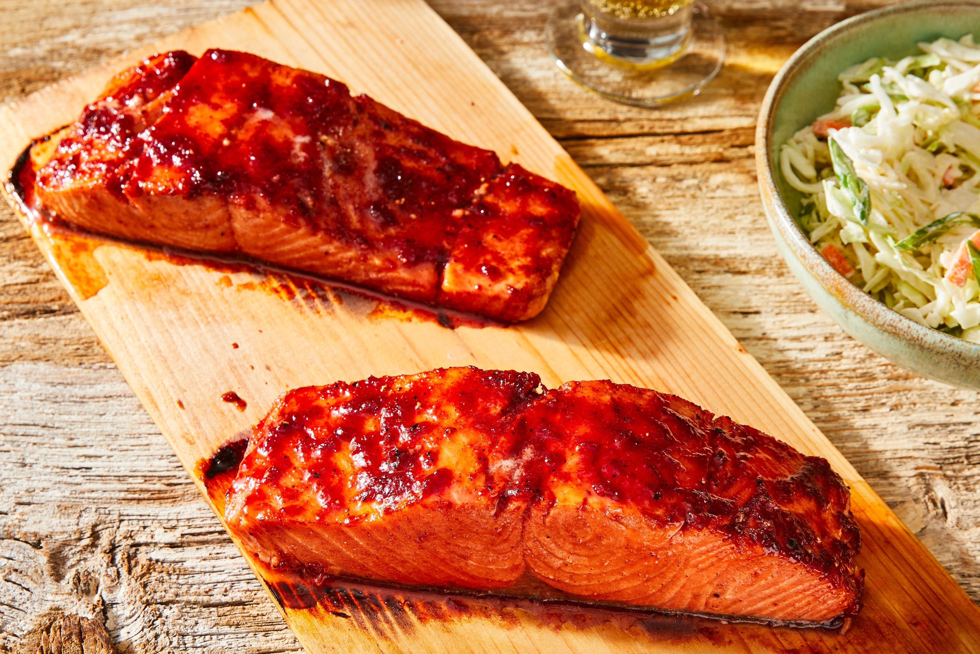 0011160_cedar_planked_salmon_with_sweet_bbq_sauce_web_080.jpg