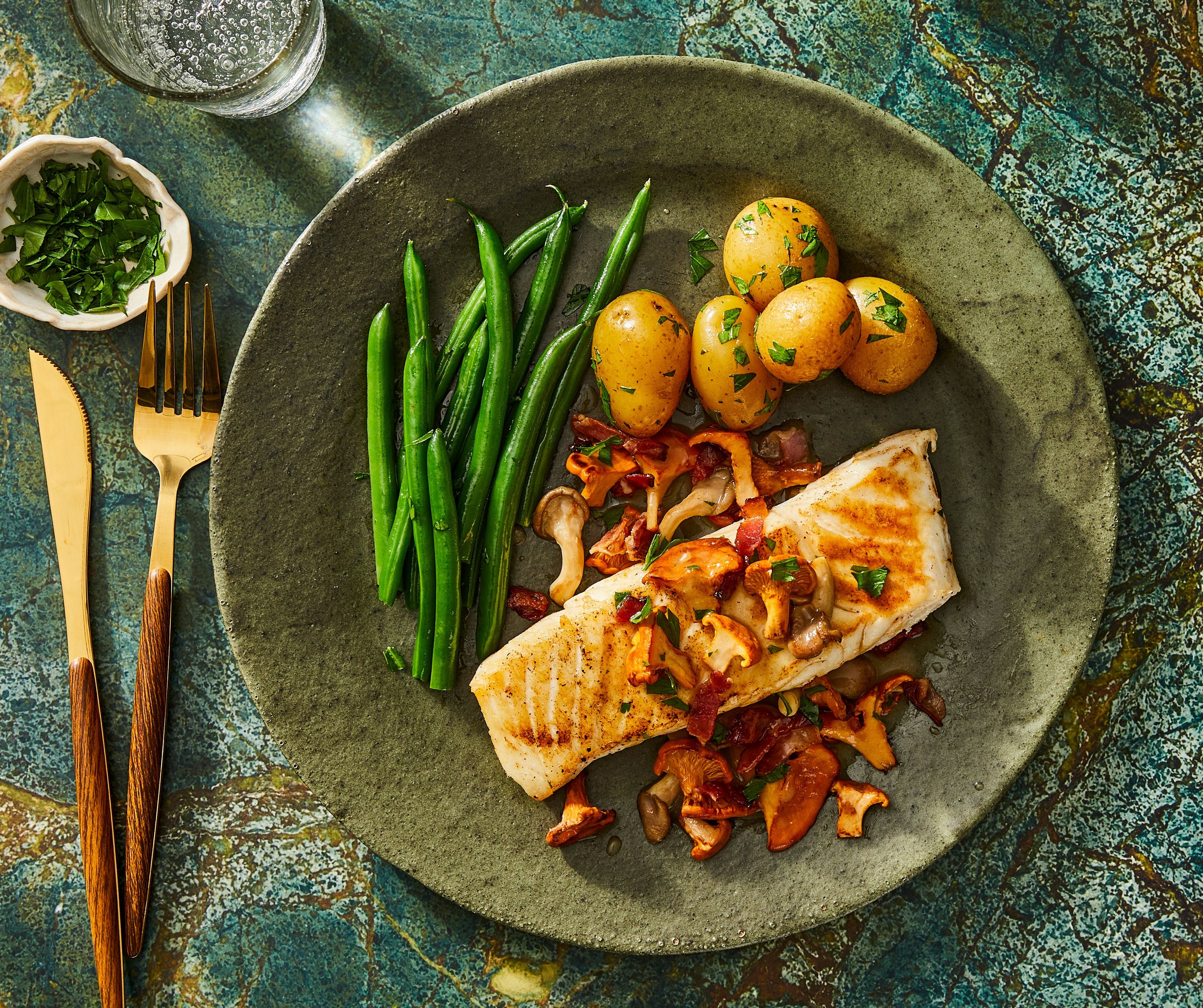 0022202_seared_halibut_with_wild_mushrooms_fb_jg.jpg