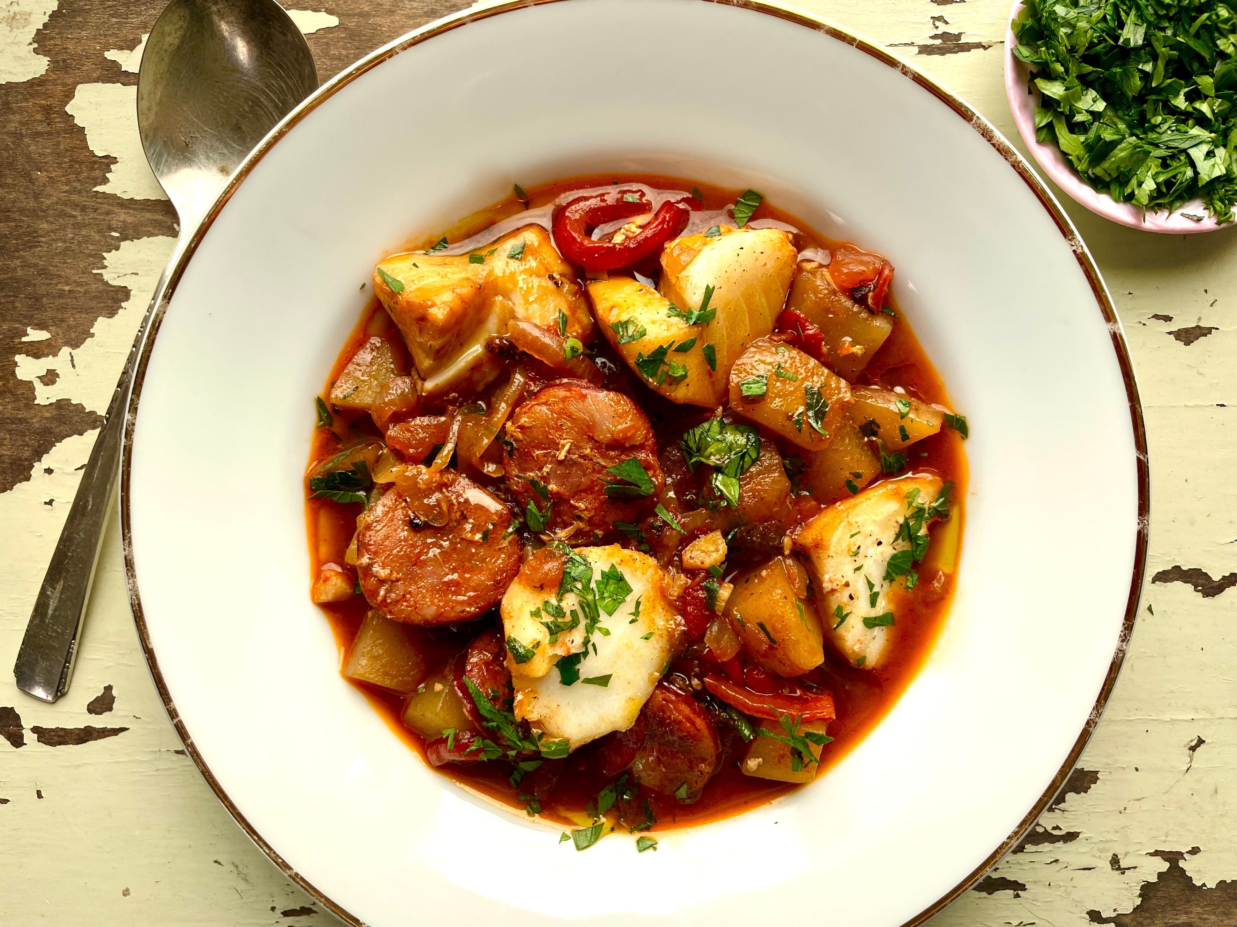 0022215_portuguese_seafood_and_sausage_stew_web_gp.jpg