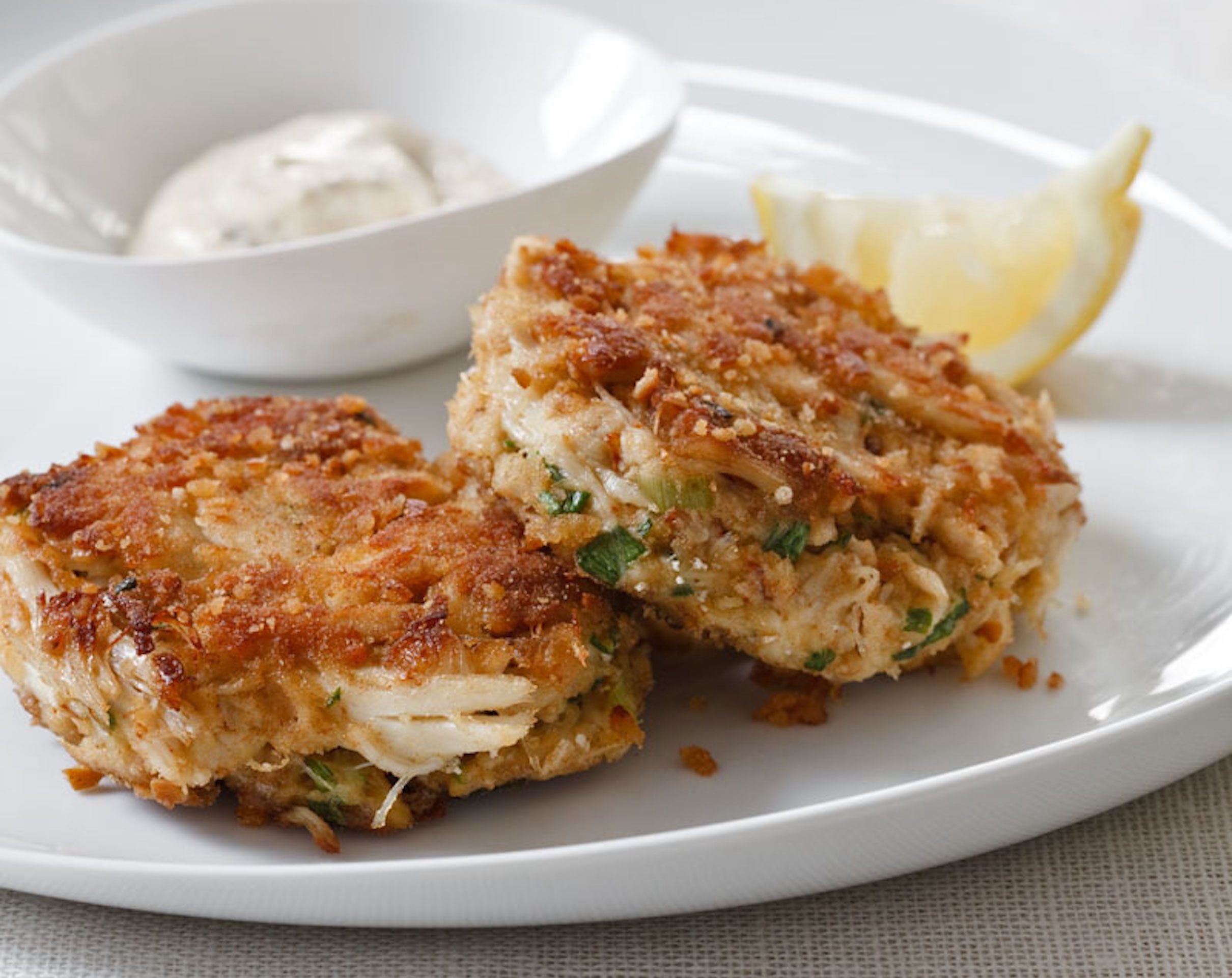 003364_pretzel_crusted_crab_cakes_web_gp_(1).jpg