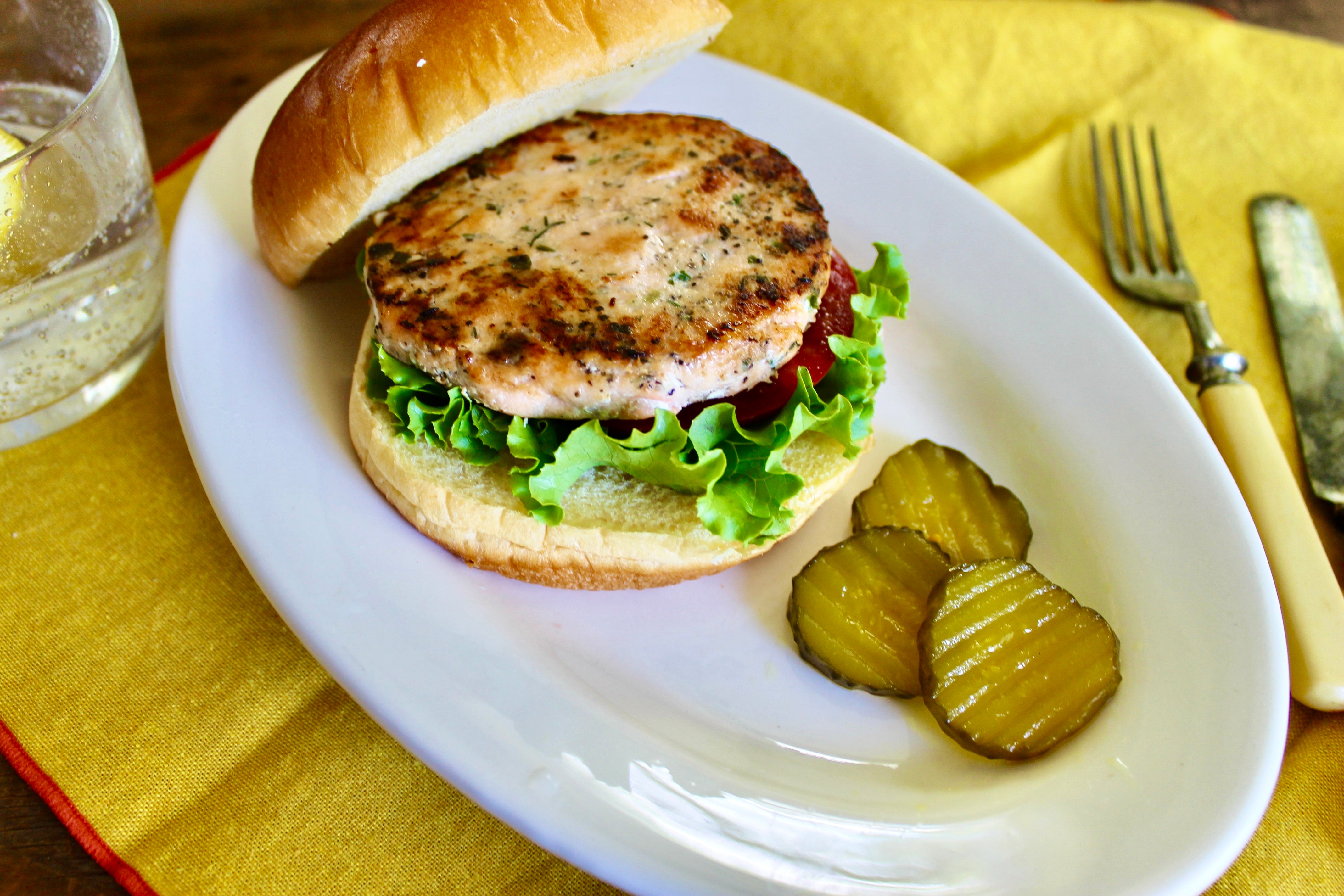 Lemon-Zest Salmon Burgers (5 oz)