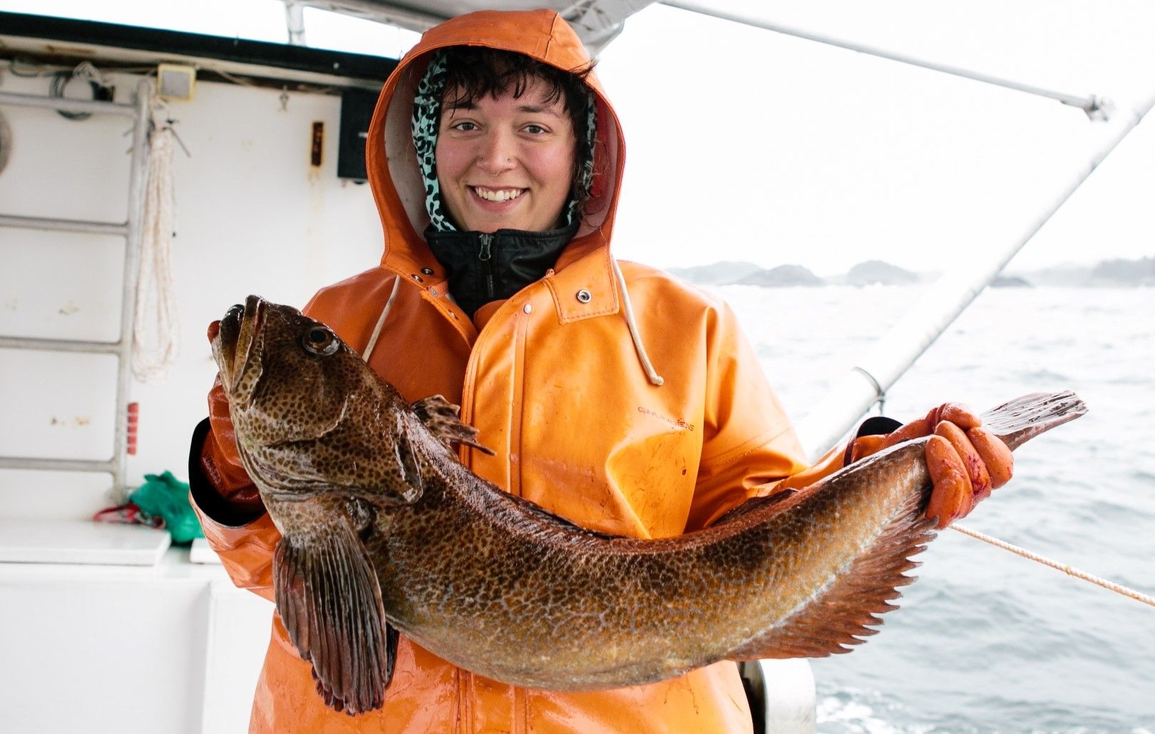 fv_amnicon_deckhand_with_lingcod.jpg