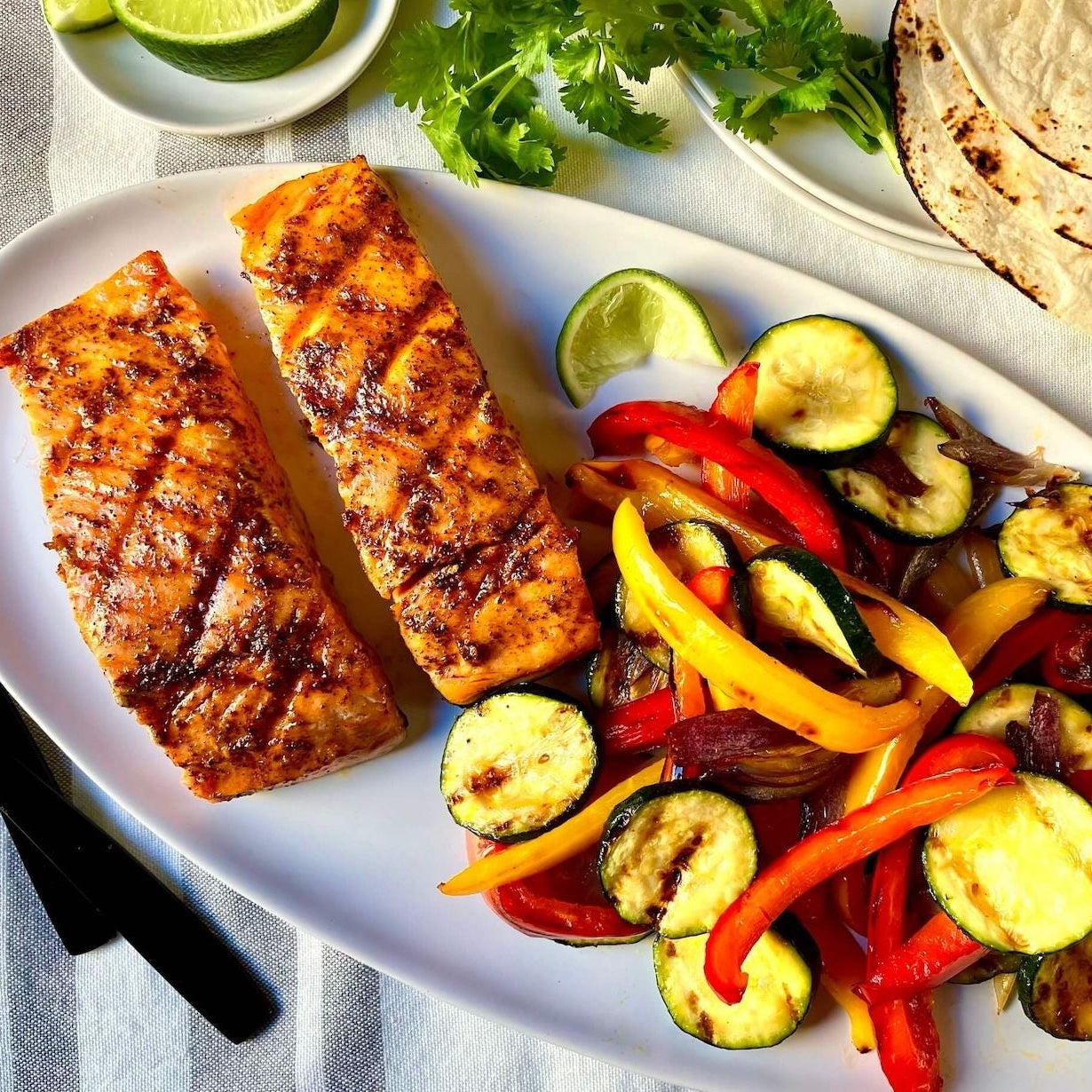 resized_0011194_chipotle_bu__salmon__fajitas_gp_web_(1).jpeg